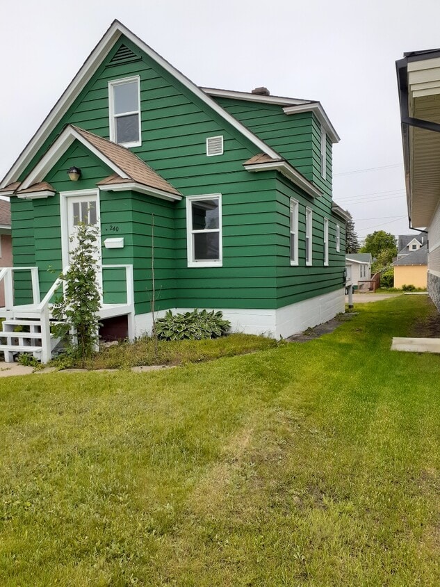 Primary Photo - 240 E Chapman St