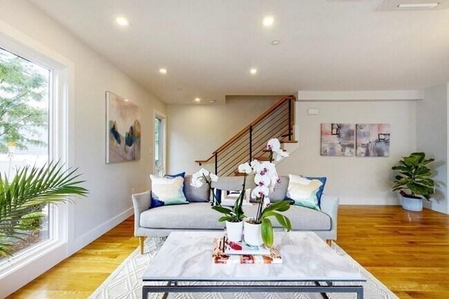 Foto del edificio - GORGEOUS 3 BED 3.5 BATH IN CAMBRIDGE!!!!!!!!!