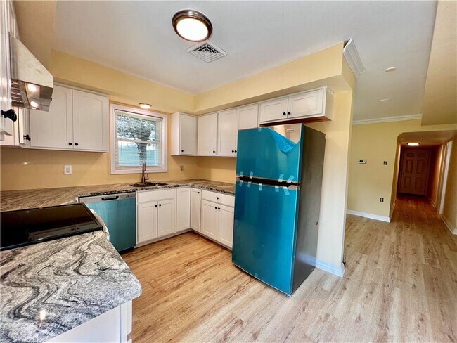 Foto del edificio - 2404 Northwood Ave