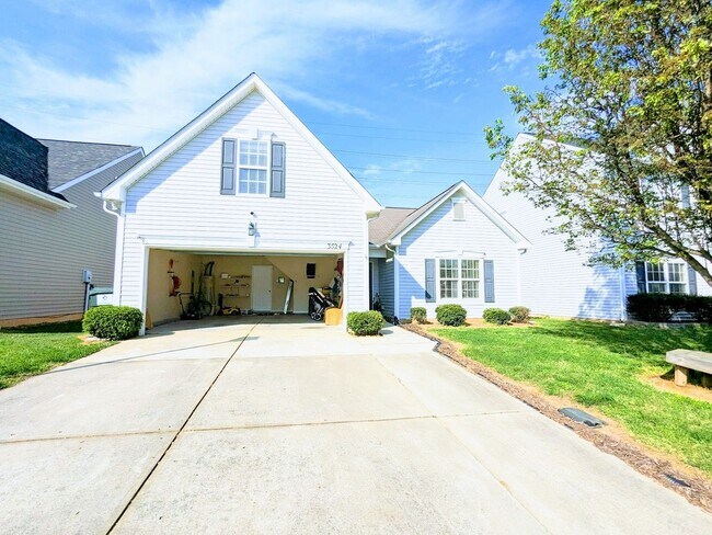 Foto del edificio - 4 Bedroom Single Family Home in Villages o...