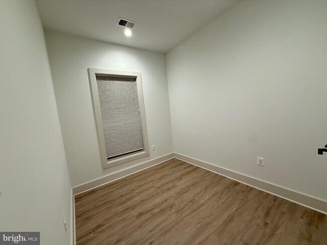 Foto del edificio - 256 15th St SE
