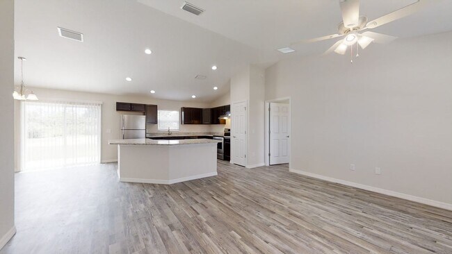 Foto del edificio - Gorgeous 4BR/2BA Home in Silver Springs Sh...