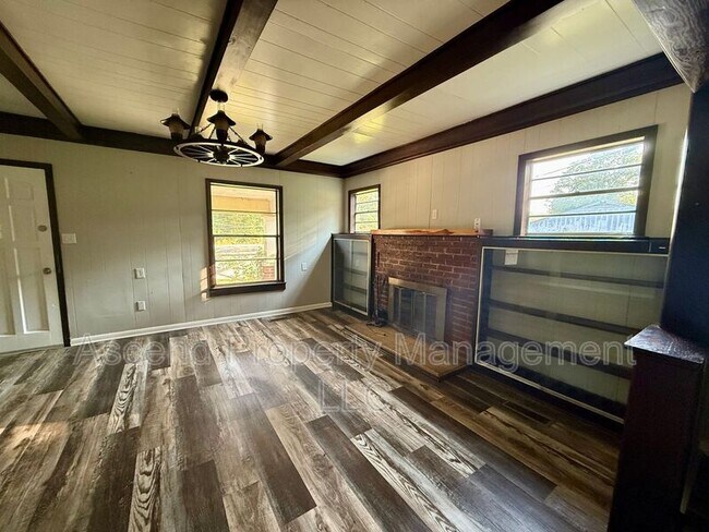 Foto del edificio - 4749 Rexway Ln
