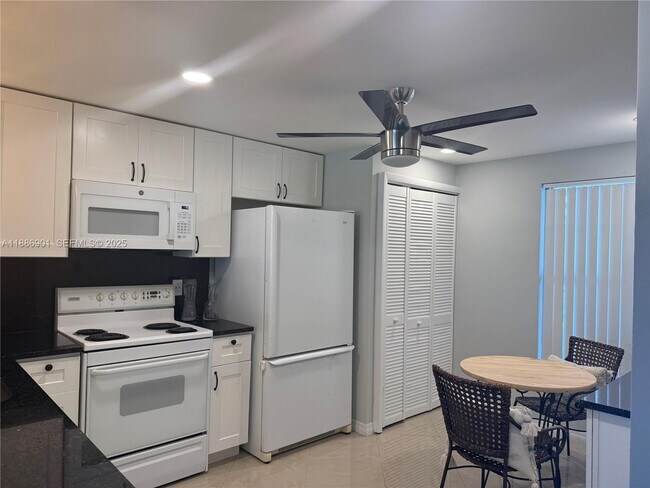 Foto del edificio - 1627 Riverview Rd