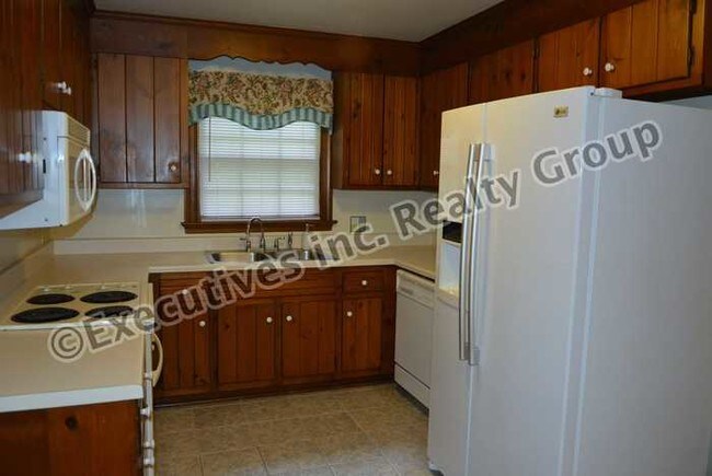 Building Photo - Colonial Home In Brandermill