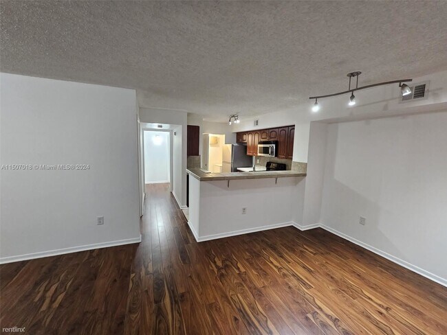 Foto del edificio - 3 br, 2 bath House - 1715 Village Blvd Apt...