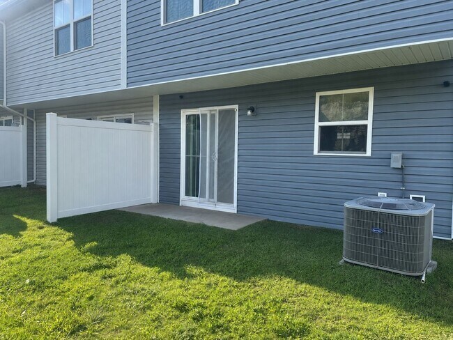 Foto del edificio - 1613 Mountain Ash Ln