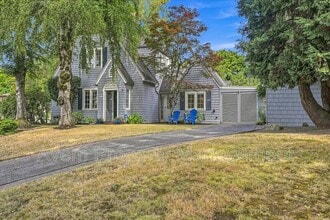 Building Photo - 3411 SE Crystal Springs Blvd