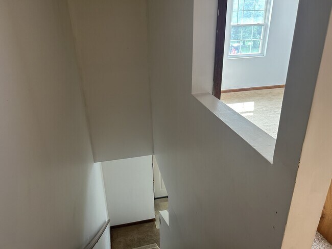 Building Photo - 102 Barnes Lane