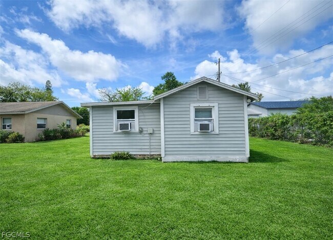 Foto del edificio - 719 Burdick Ave