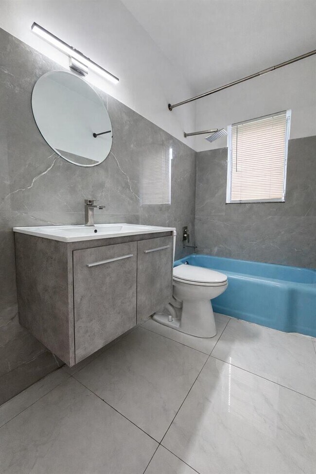 Foto del edificio - 1942-1946 Funston St