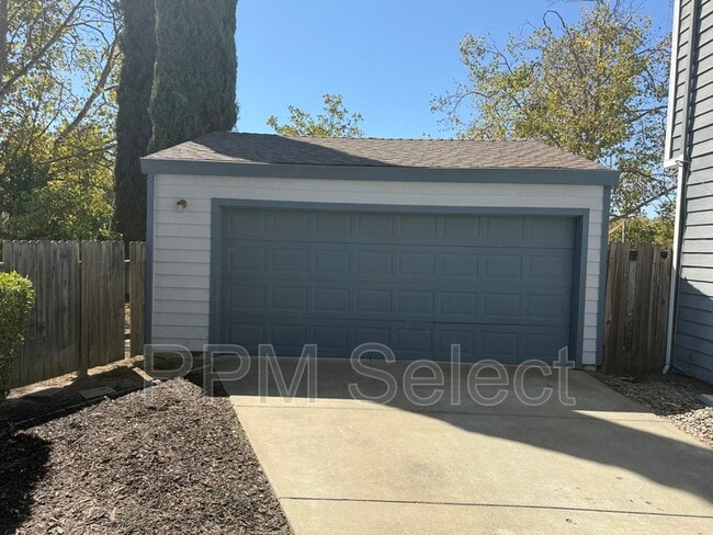 Building Photo - 1255 Farragut Cir