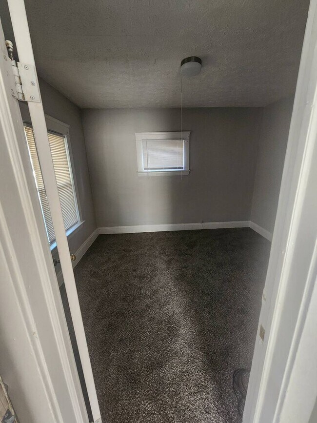 Foto del edificio - 739 E 165th St
