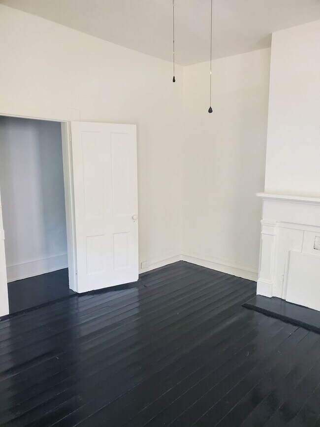 Foto del edificio - 530 N Main St