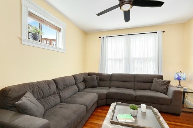 Foto del edificio - 66 Whitten St