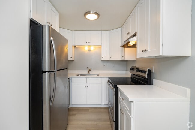 1BR, 1BA - 1,009SF - Kitchen - W. 46th Avenue
