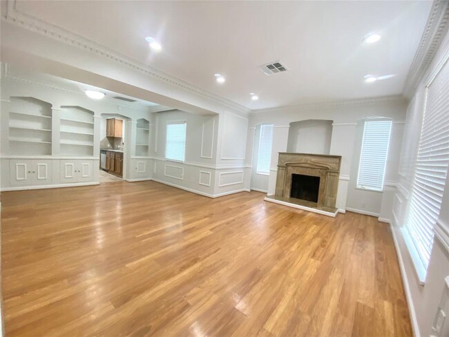 Building Photo - 2616 Greenbriar Dr