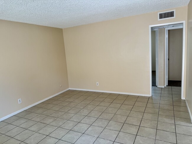 Living Room - 3312 N Chester Ave
