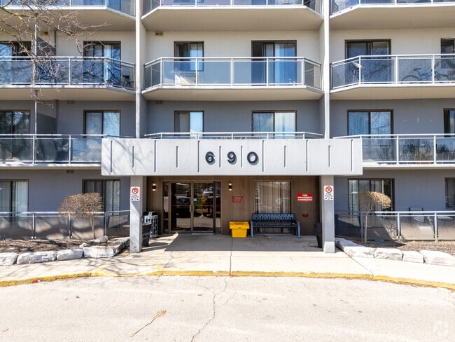Building Photo - Trillium Towers I/II