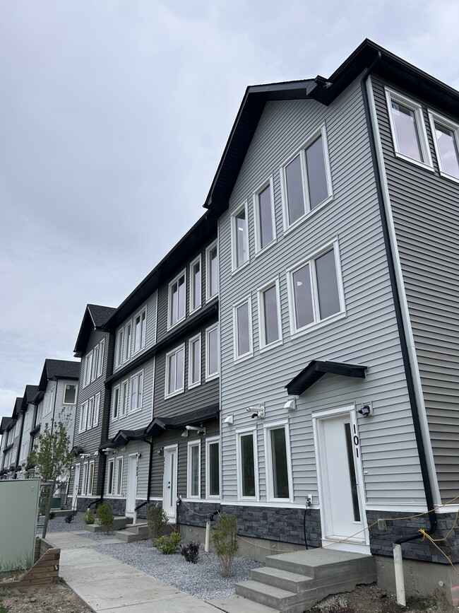 Photo - 6510 Rundlehorn Dr NE (Calgary, AB) Townhome