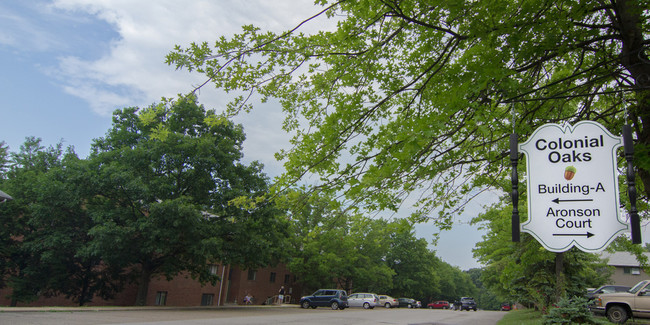 Building Photo - Colonial Oaks Apartments