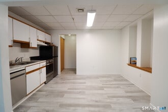 Building Photo - 209 Bank St