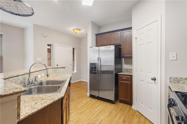 Building Photo - 1728 Heath Dr