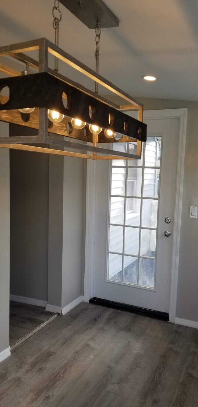 Foto del edificio - 393 Forest St