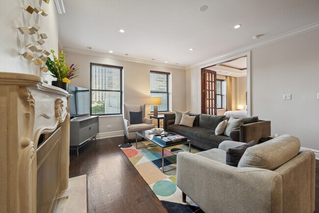 Foto del edificio - 70 E Walton St