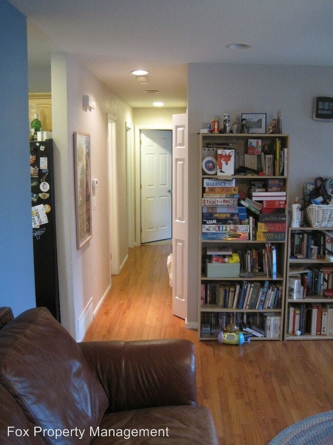 Building Photo - 1005 Harrison Dr