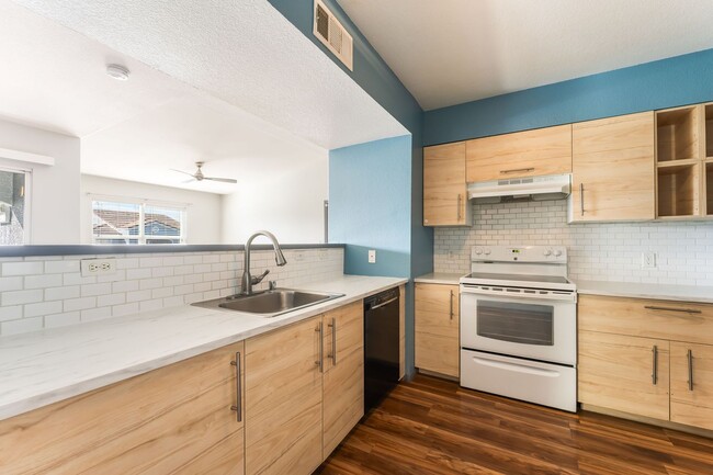 Building Photo - Beautifully Remodeled 2 bedroom Condo!