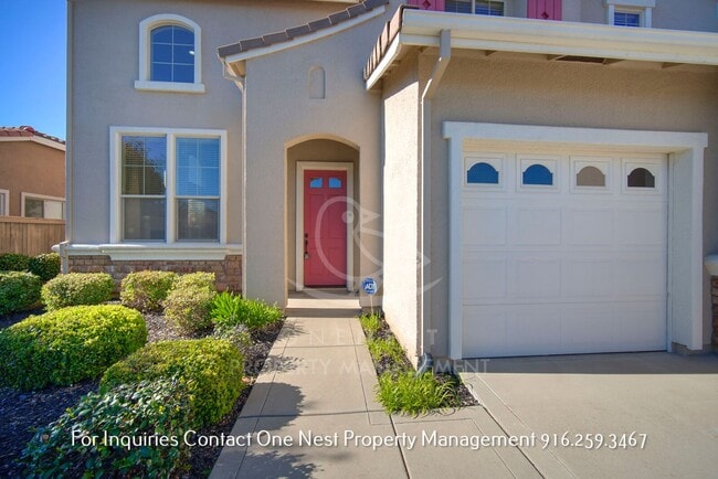 Building Photo - Fantastic - one of a kind 5 bdrm 4 bth home with pool
