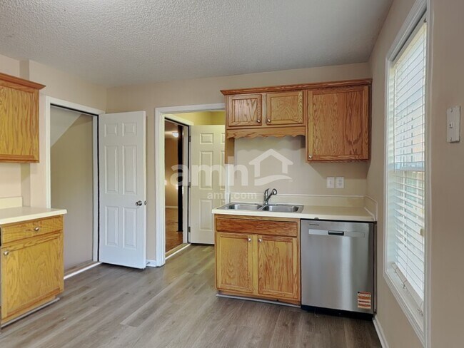 Foto del edificio - 76 Oak Springs Ln