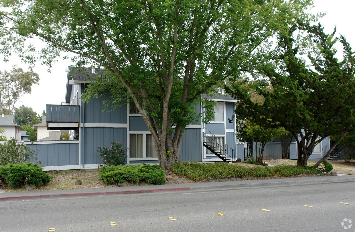 Primary Photo - 6430 Country Club Dr