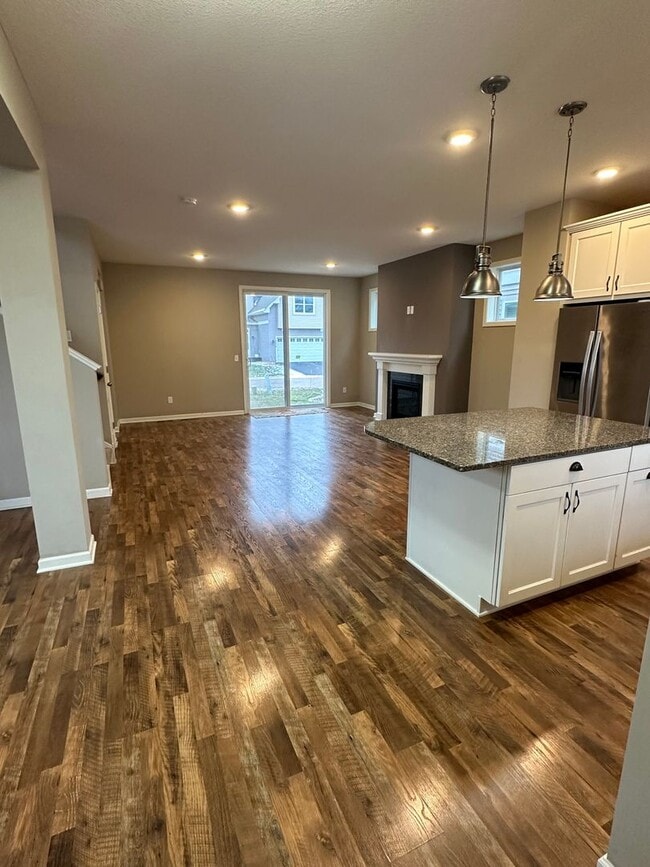 Building Photo - Beautiful 3 bed 3 bath home in the heart of Eden prairie!