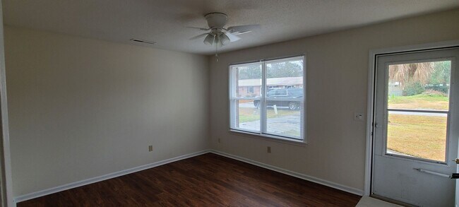 Foto del edificio - 4 Bedroom home near Summerville High School- (NOT Section 8 approved)