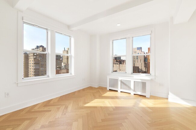 Foto del edificio - 301 E 21st St