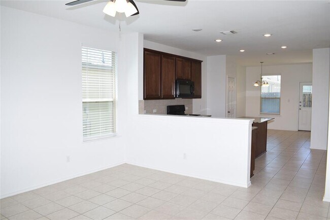 Building Photo - 409 English Oak St