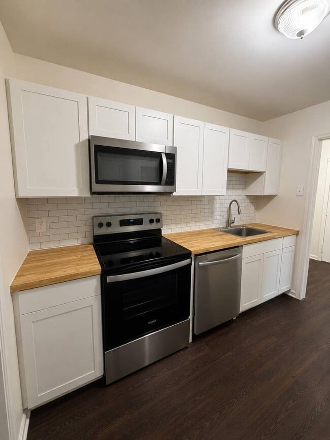 Building Photo - 105 Drake Ct
