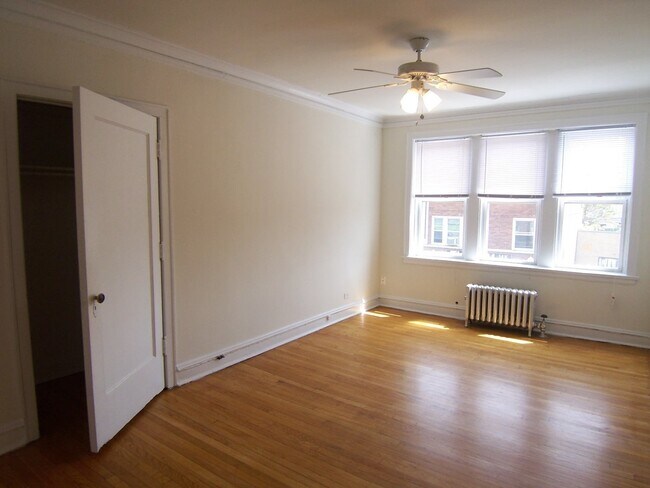 Foto del edificio - 4803 N Fairfield Ave