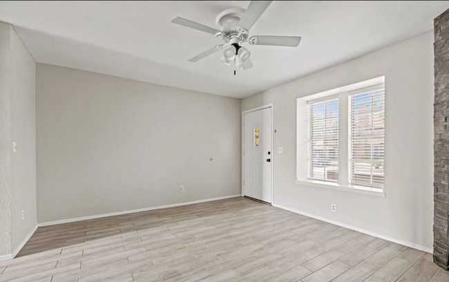 Foto del edificio - 7977 W Wacker Rd