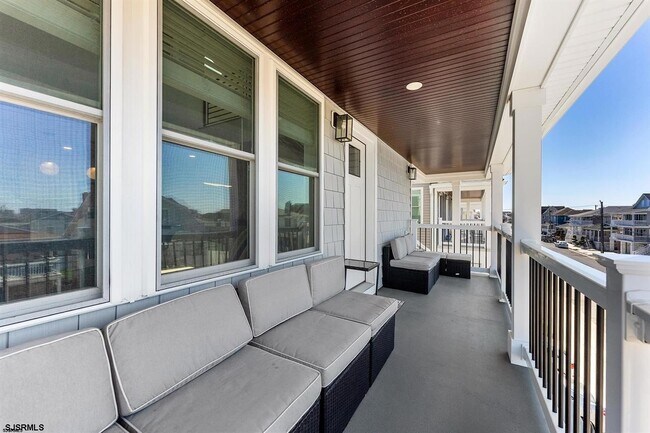 Building Photo - 21 N Wyoming Ave