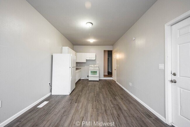 Building Photo - "Charming 2-Bedroom Retreat in Indianapoli...