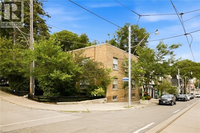 Building Photo - 1 Kingswood Rd