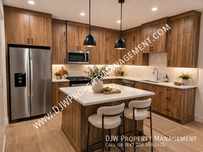 Foto del edificio - 1366 N Meadowglen Ave