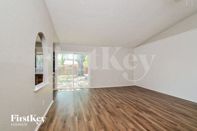 Foto del edificio - 5702 Magnolia Ln