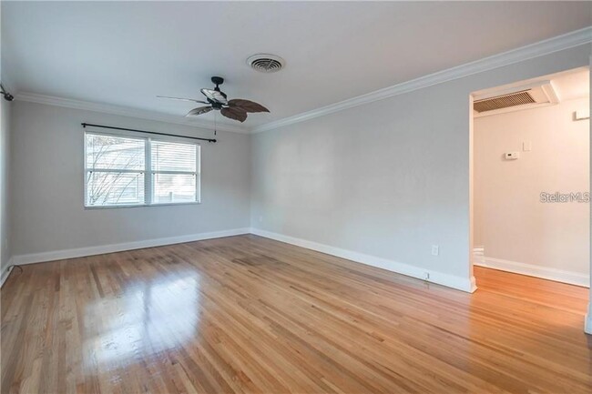 Building Photo - 617 Oriole Dr