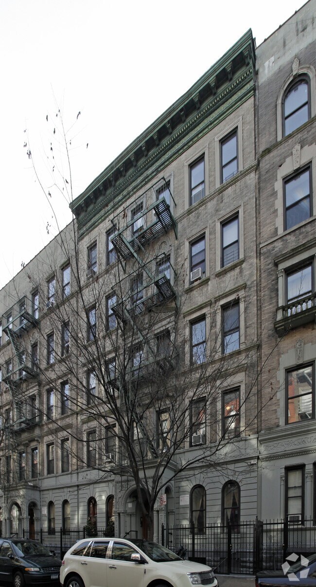 Building Photo - 140 W 111th St