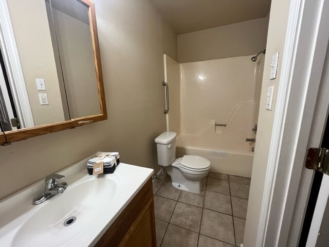 Building Photo - 208-216 Monarch Dr