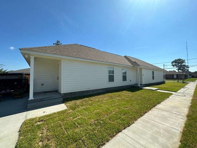 Building Photo - 801 W Josephine St